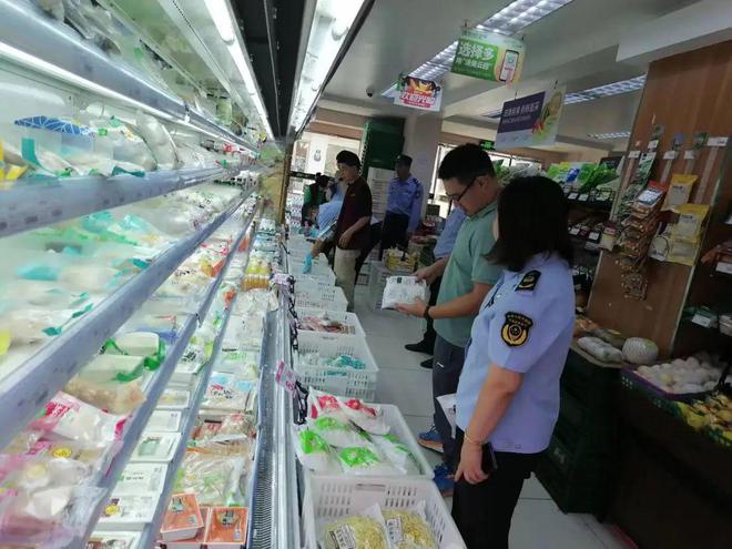 嚴查銷售過期、質檢不合格食品，守護舌尖上的安全